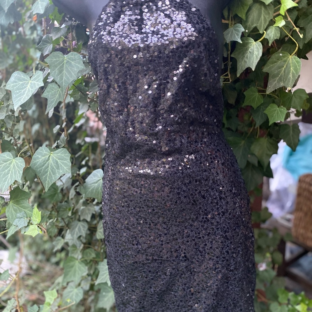 Elegant Black Sequin Halter Dress
